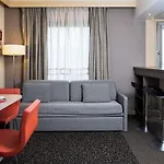 Adagio La Defense Esplanade Aparthotel 4*