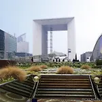 Adagio La Défense Esplanade 4*
