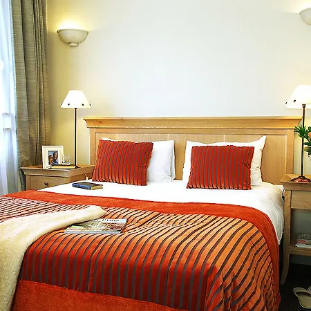 Adagio La Defense Esplanade Aparthotel 4*