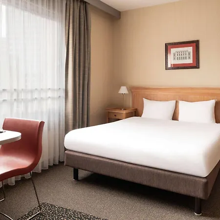 Adagio La Defense Esplanade 4*