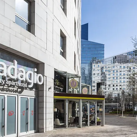 Adagio La Défense Esplanade Aparthotel 4*