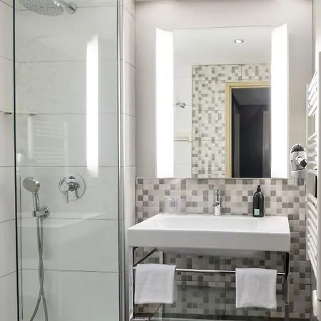 Adagio La Défense Esplanade Apartahotel 4*