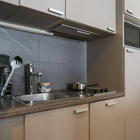 Adagio La Defense Esplanade Aparthotel 4*