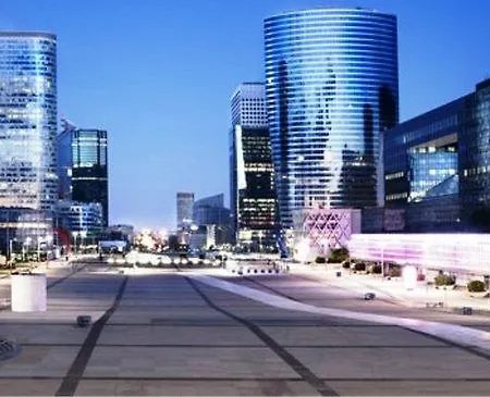 Adagio La Défense Esplanade Aparthotel