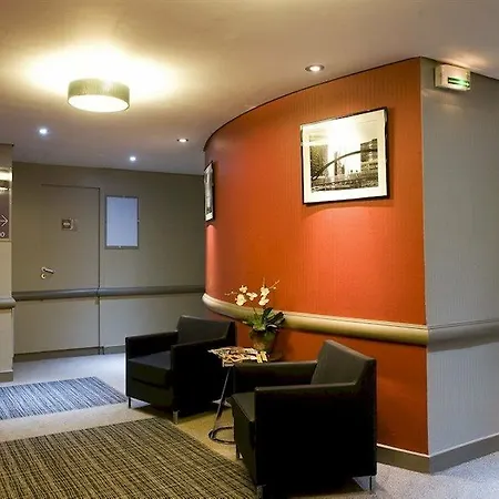 Adagio La Defense Esplanade Apart-hotel 4*