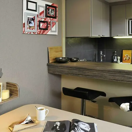 Apart-hotel Adagio La Defense Esplanade 4*