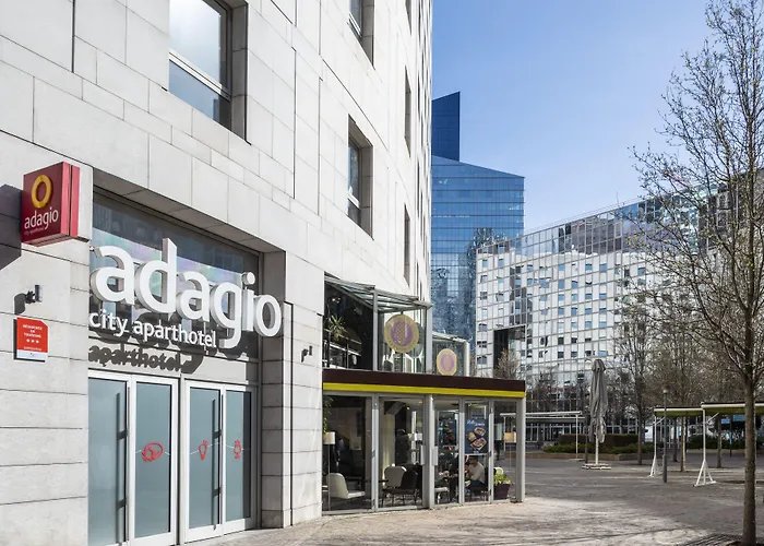 Adagio La Défense Esplanade Aparthotel 4*